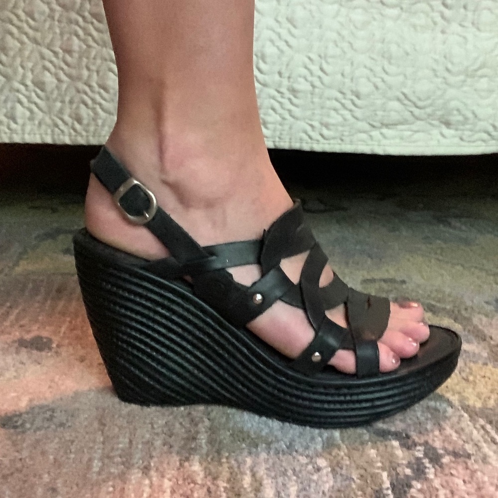Born black wedges
